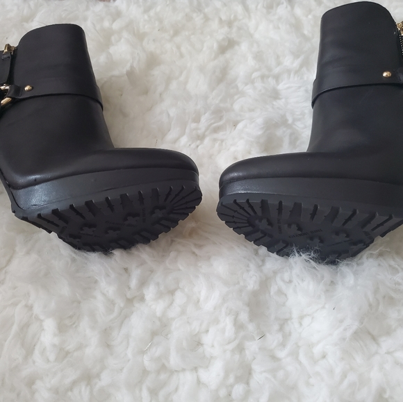 Boots - Picture 2 of 3